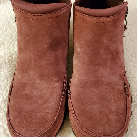 Skechers Women's relaxed fit size 11 suade ankle boots. Burgandy. Side zipper - Picture 10 of 10